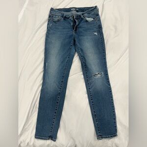 Blue short high-waisted skinny jeans #highwaistedjeans
